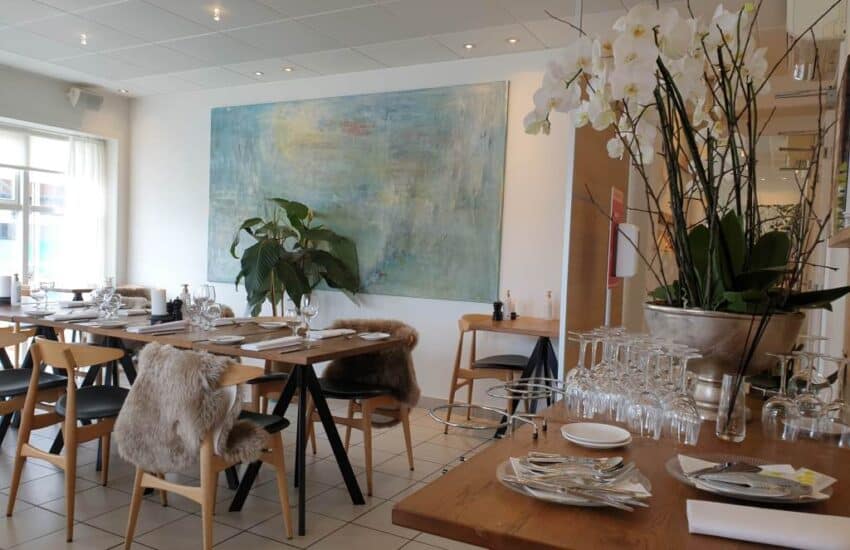 Indenfor i Restaurant Seafood i Marselisborg Havn